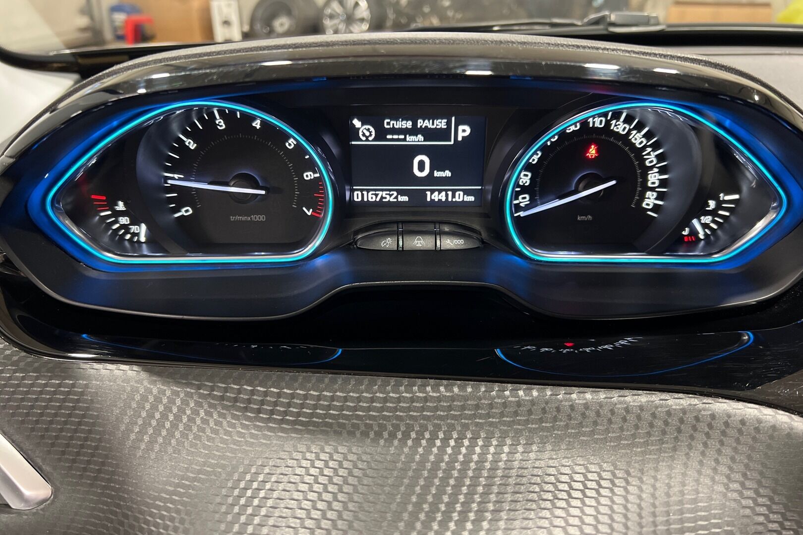 Peugeot 2008 iso kuva 14