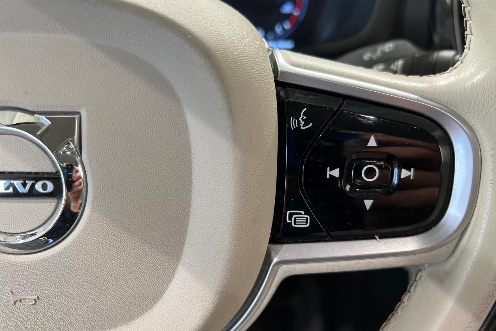 Volvo V60 iso kuva 17