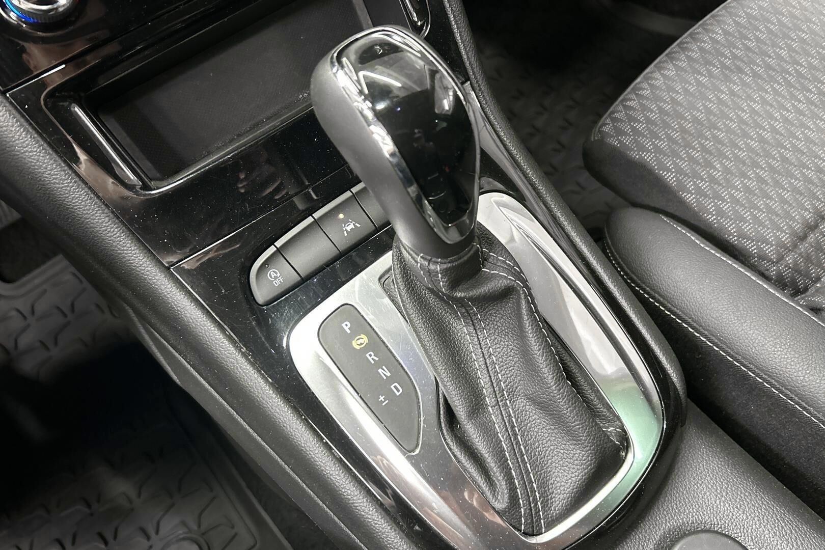 Opel Astra iso kuva 11
