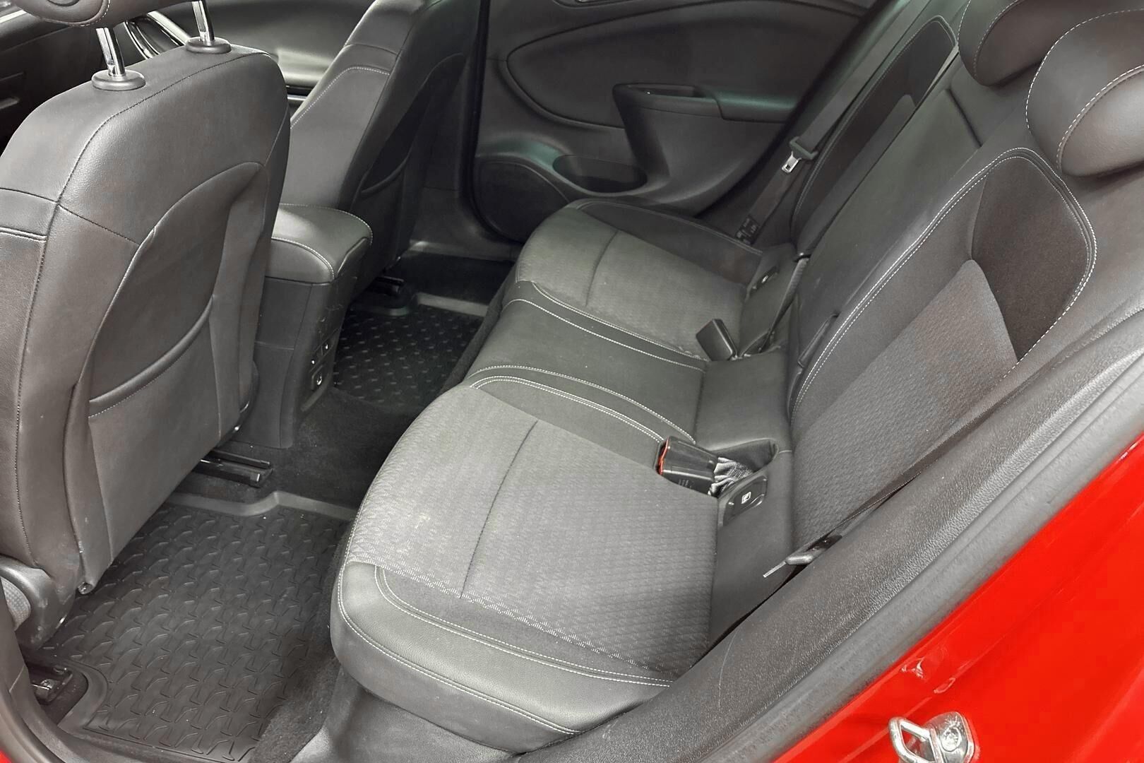 Opel Astra iso kuva 24