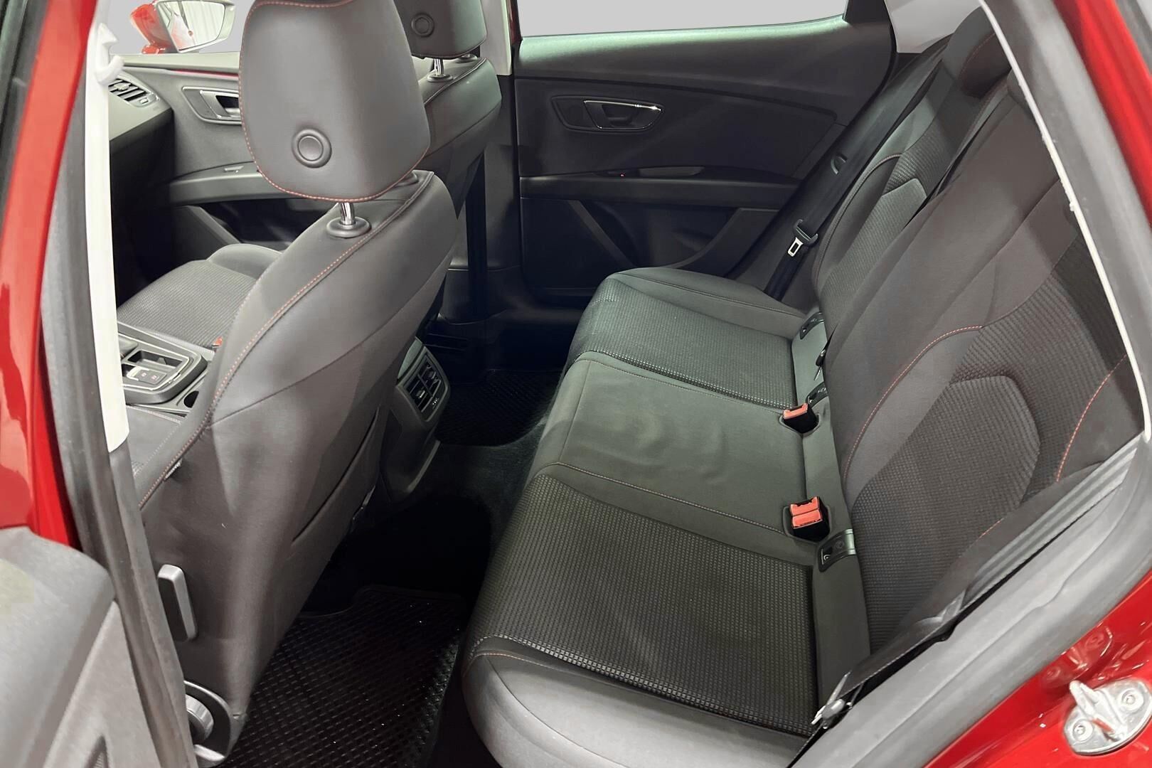 Seat Leon iso kuva 9