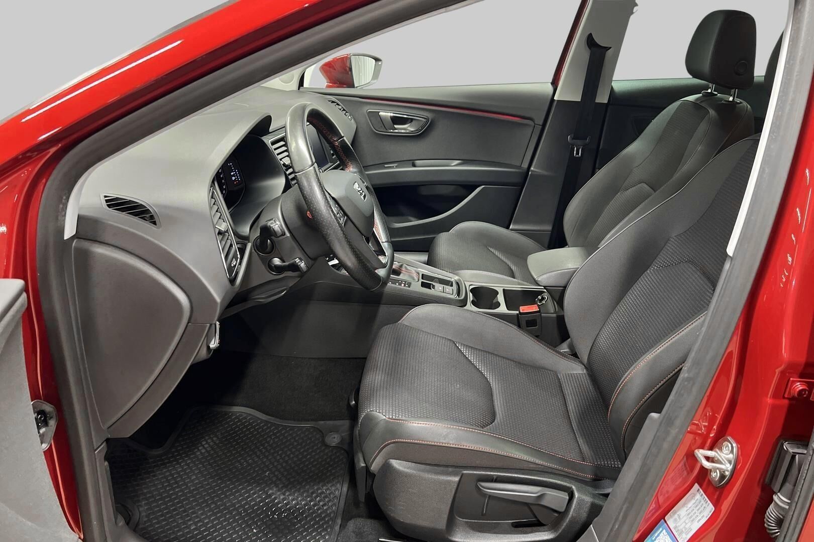 Seat Leon iso kuva 8