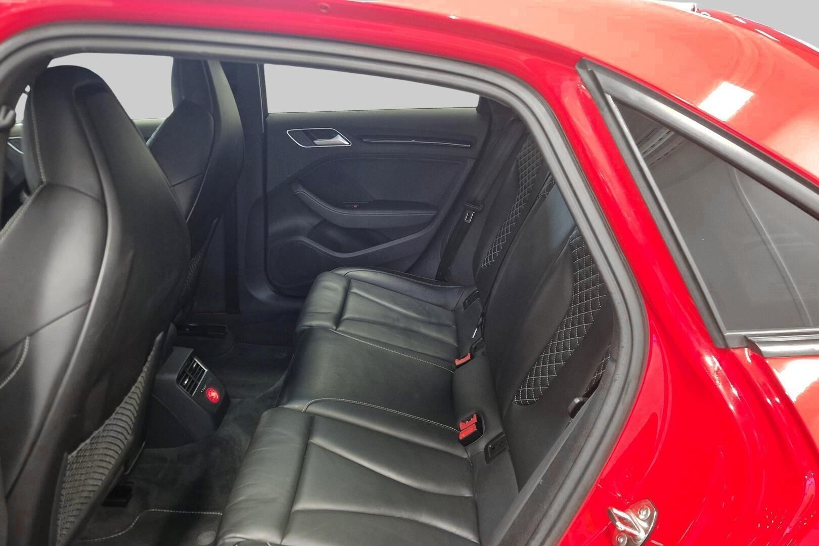 Audi S3 iso kuva 10