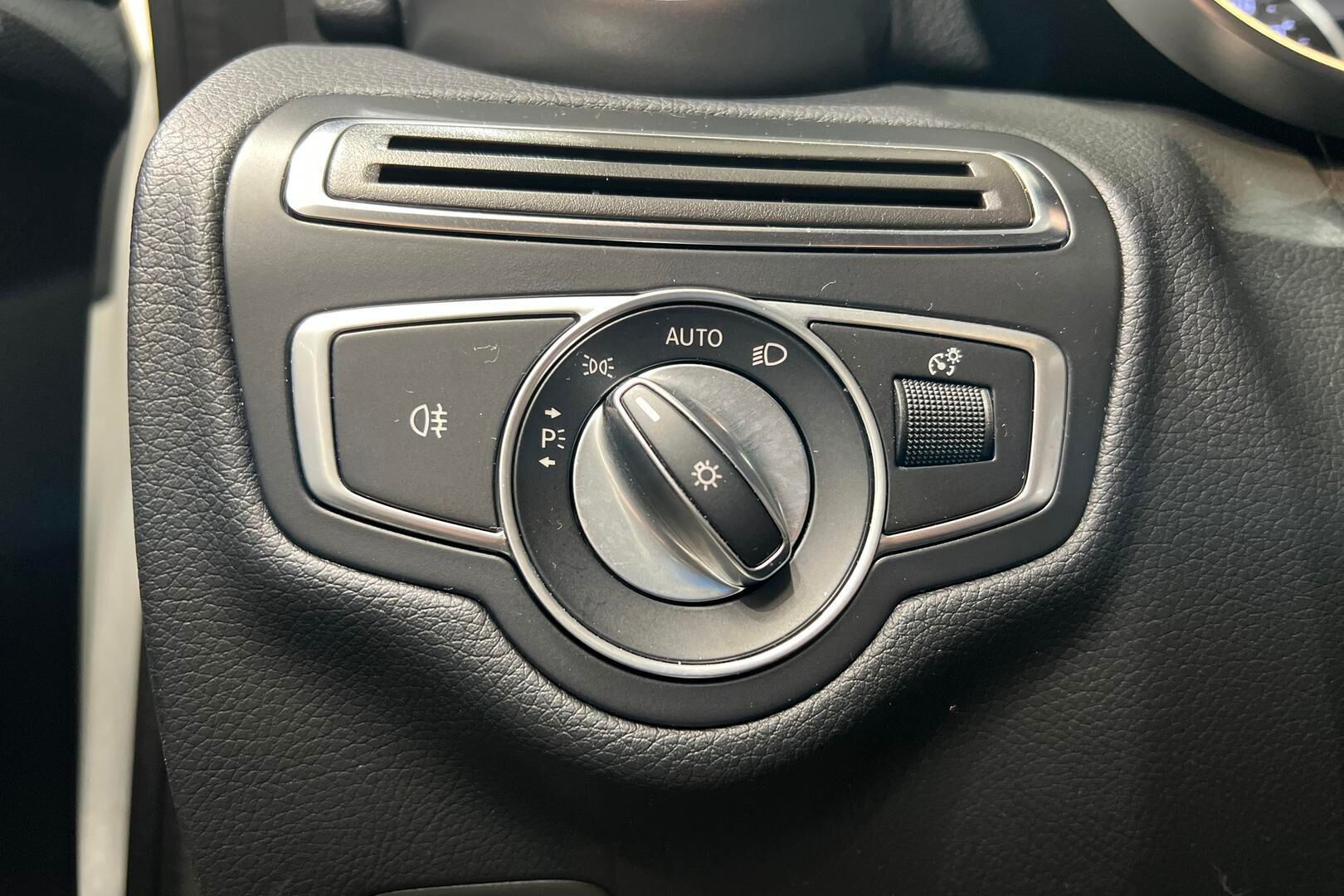 Mercedes-Benz C iso kuva 27