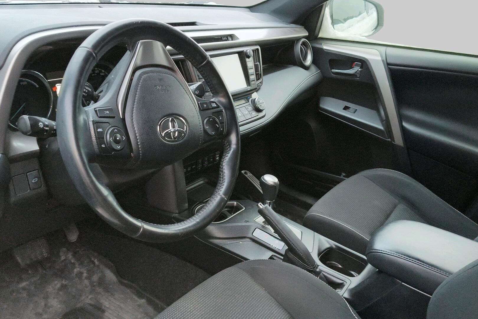 Toyota RAV4 iso kuva 1