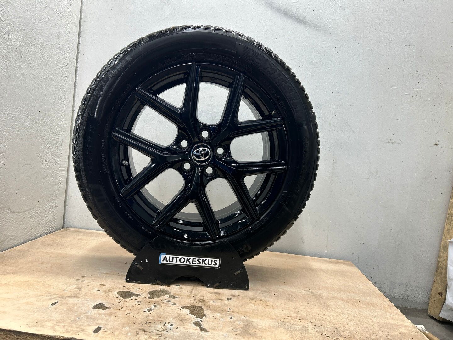 Toyota RAV4 iso kuva 10