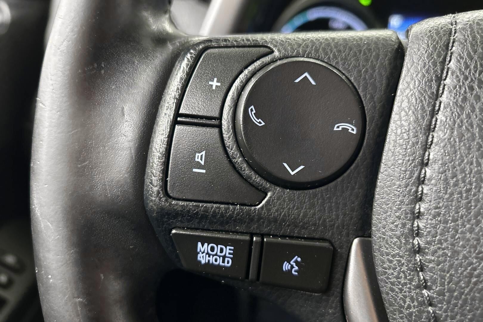 Toyota RAV4 iso kuva 11