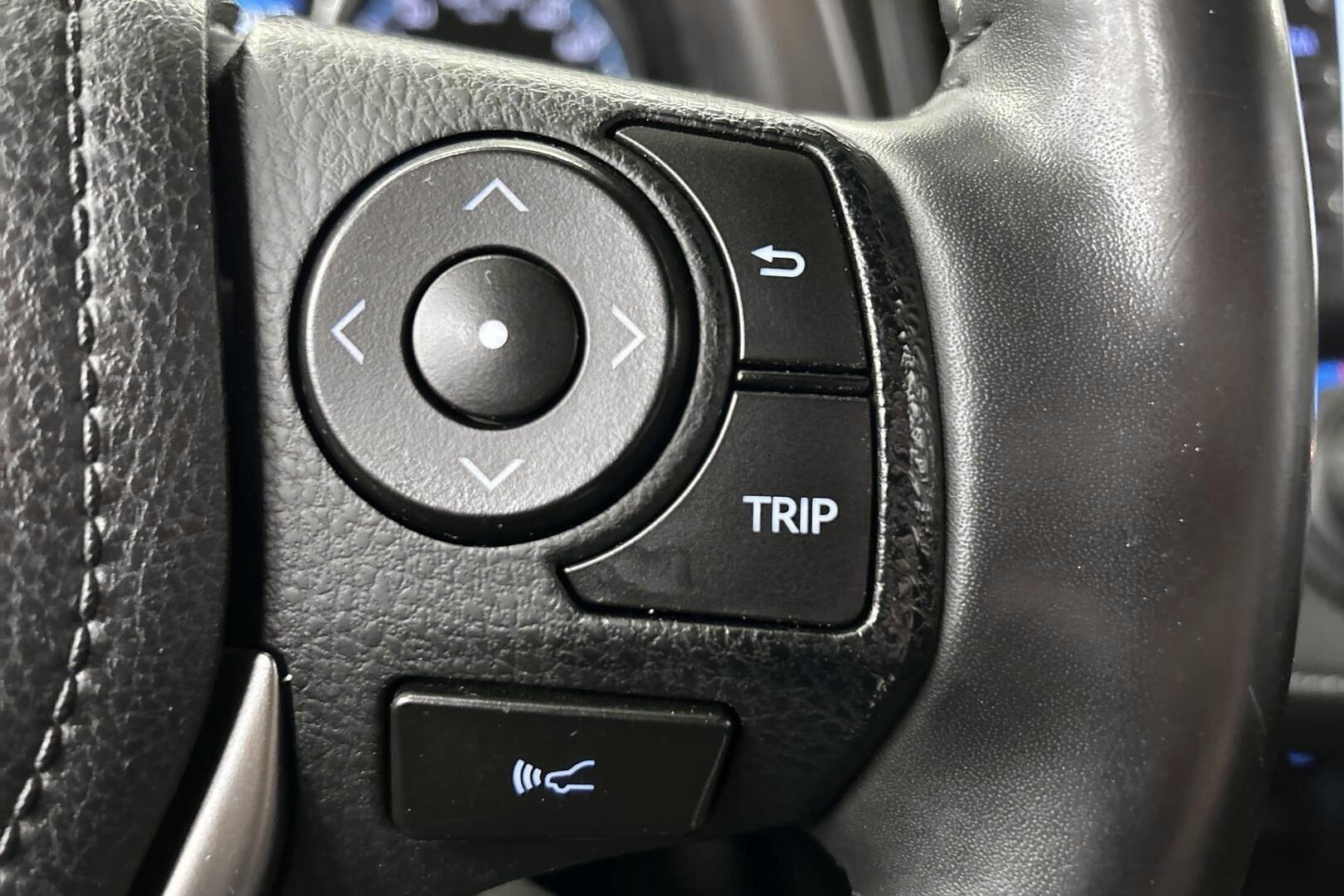 Toyota RAV4 iso kuva 25