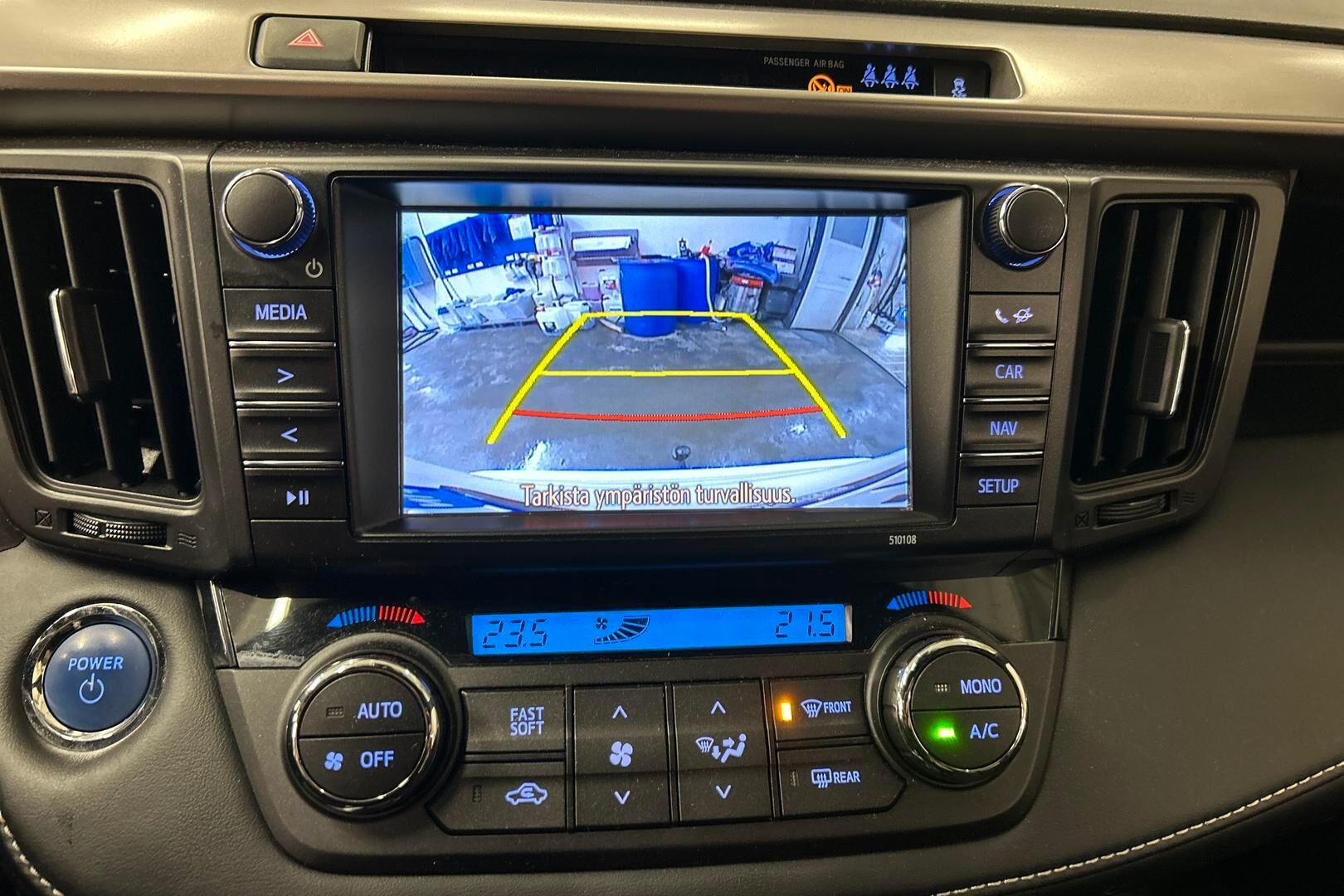 Toyota RAV4 iso kuva 13