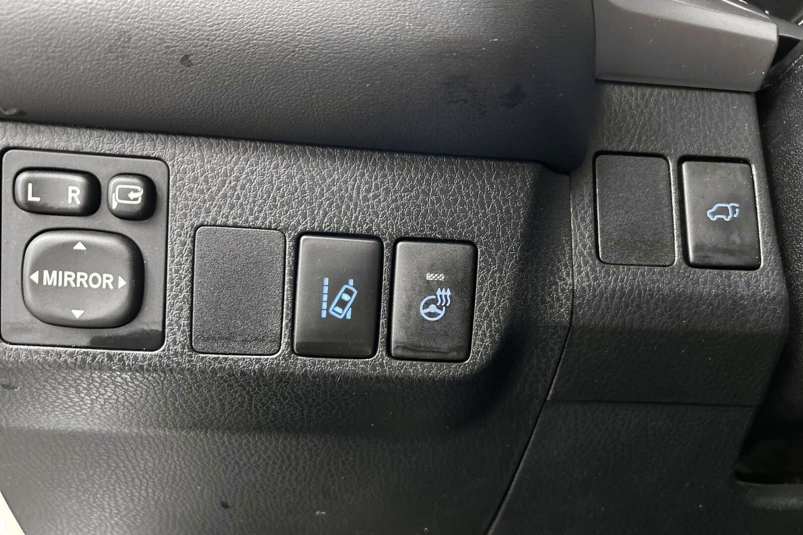 Toyota RAV4 iso kuva 17