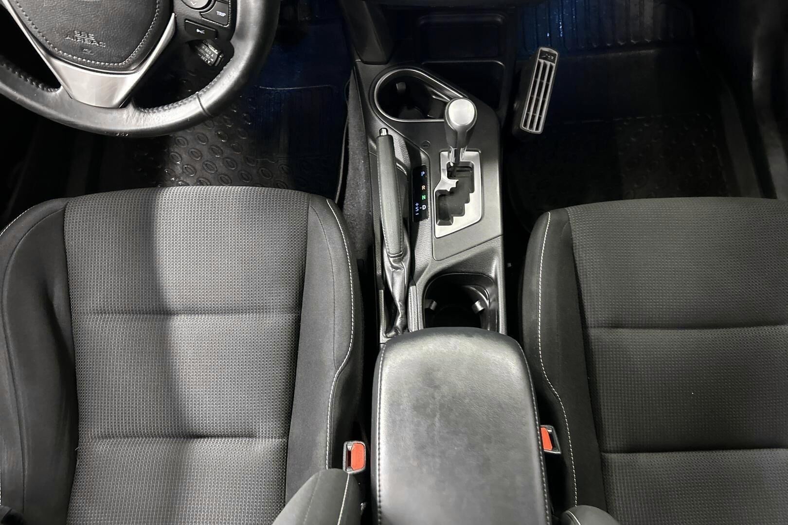 Toyota RAV4 iso kuva 20