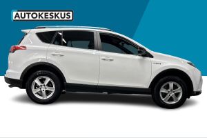 Toyota RAV4 esikatselu 22