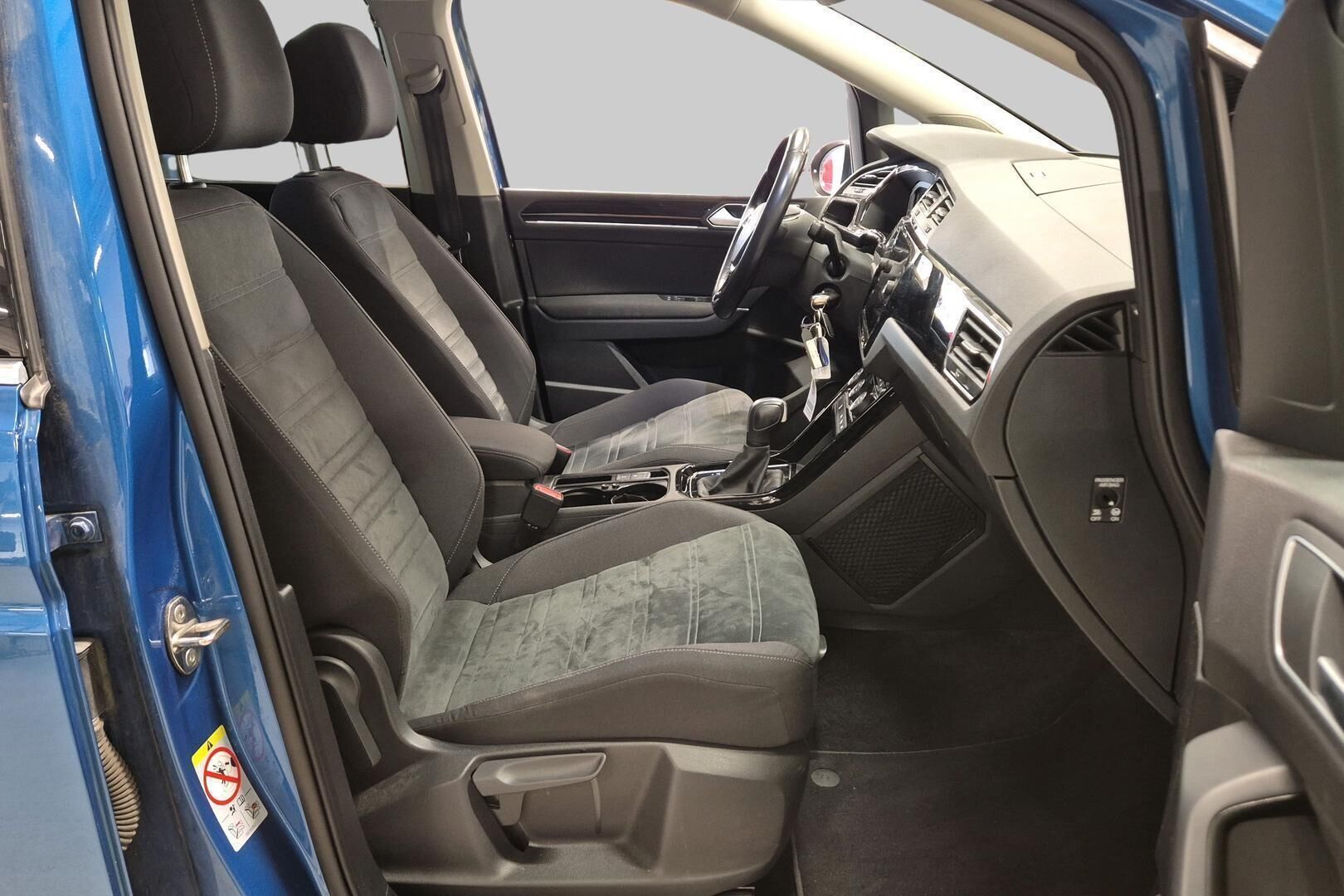 Volkswagen Touran iso kuva 4