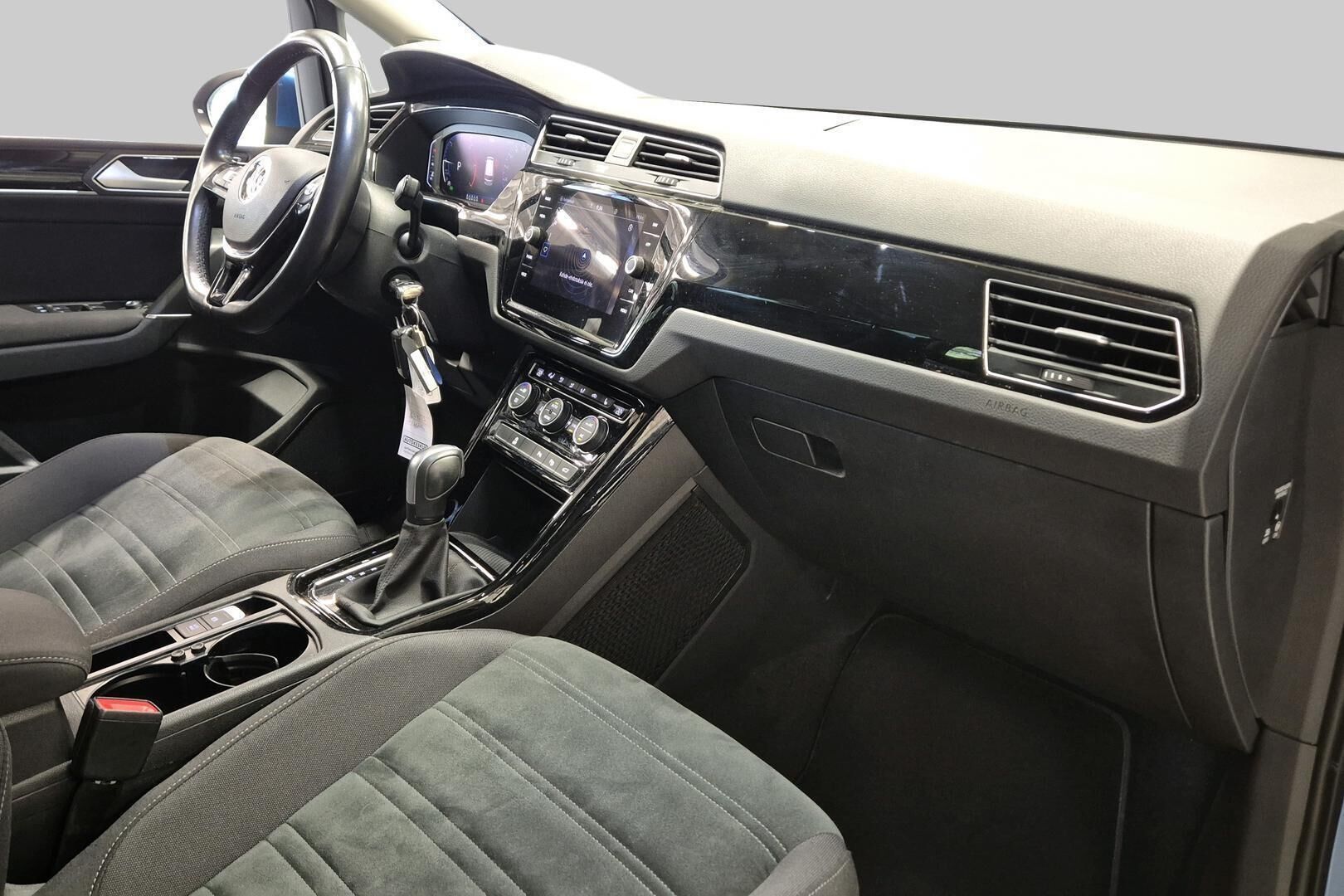 Volkswagen Touran iso kuva 5