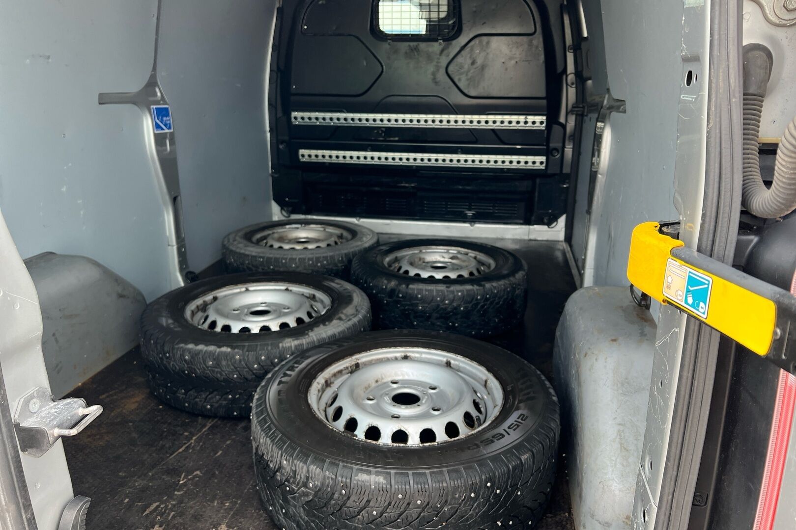 Ford Transit Custom iso kuva 10