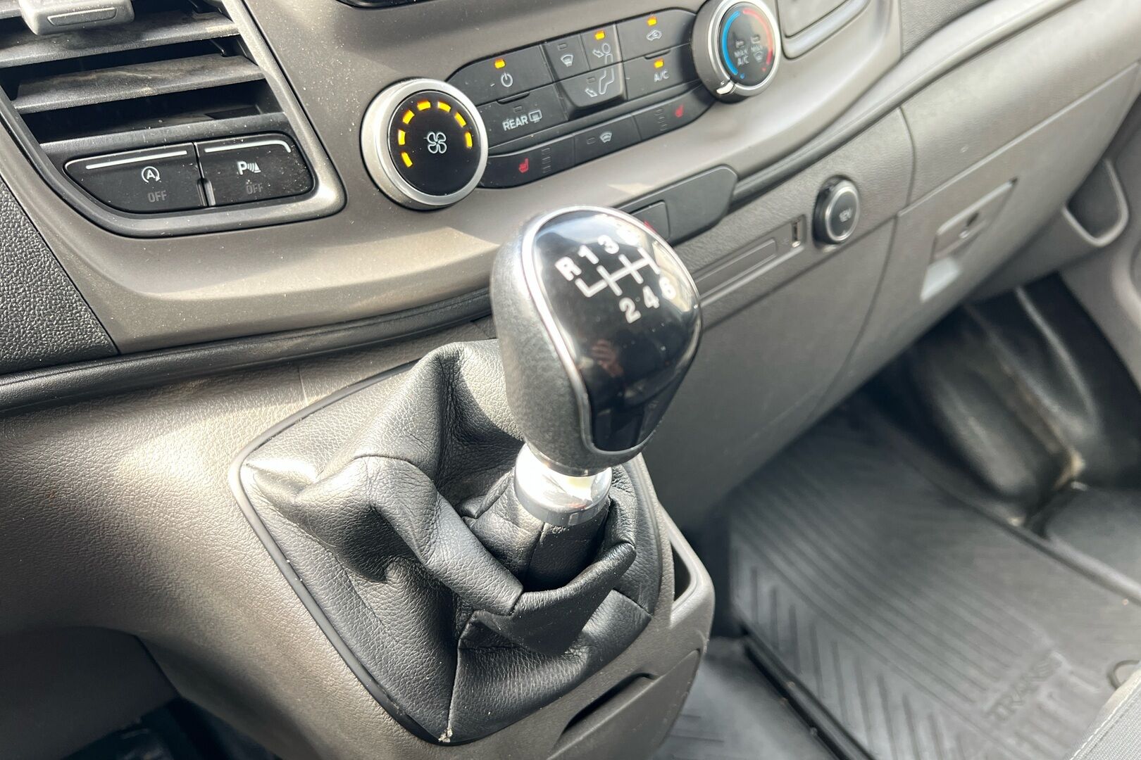 Ford Transit Custom iso kuva 15