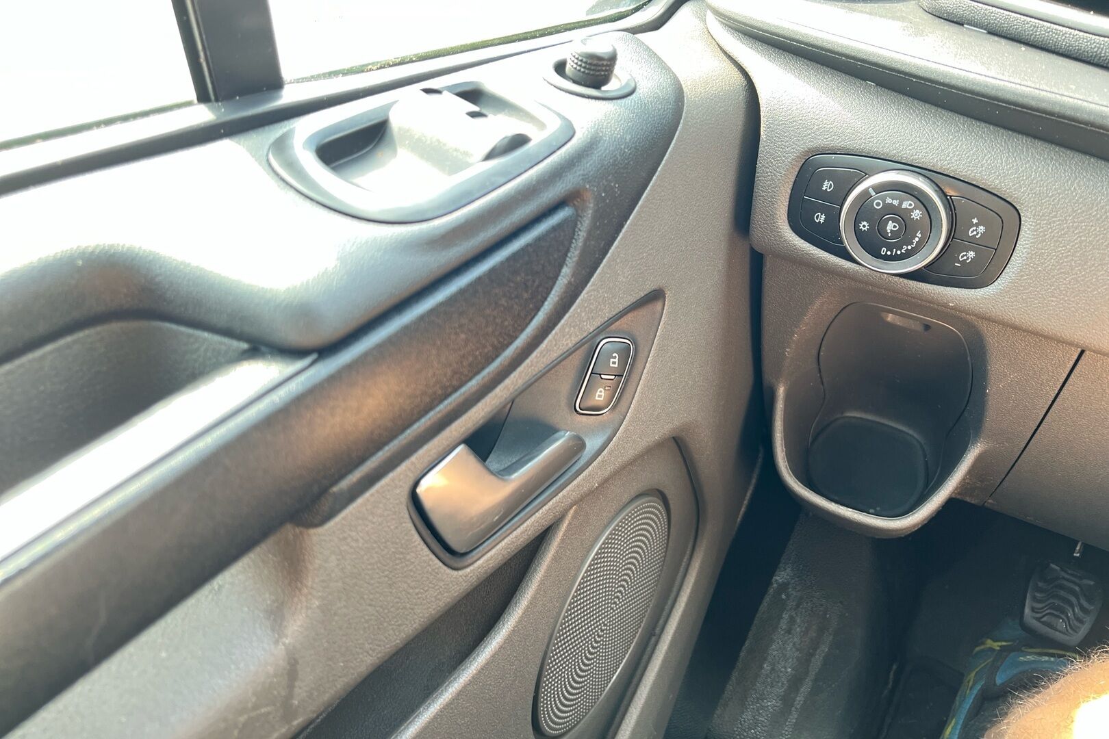 Ford Transit Custom iso kuva 18