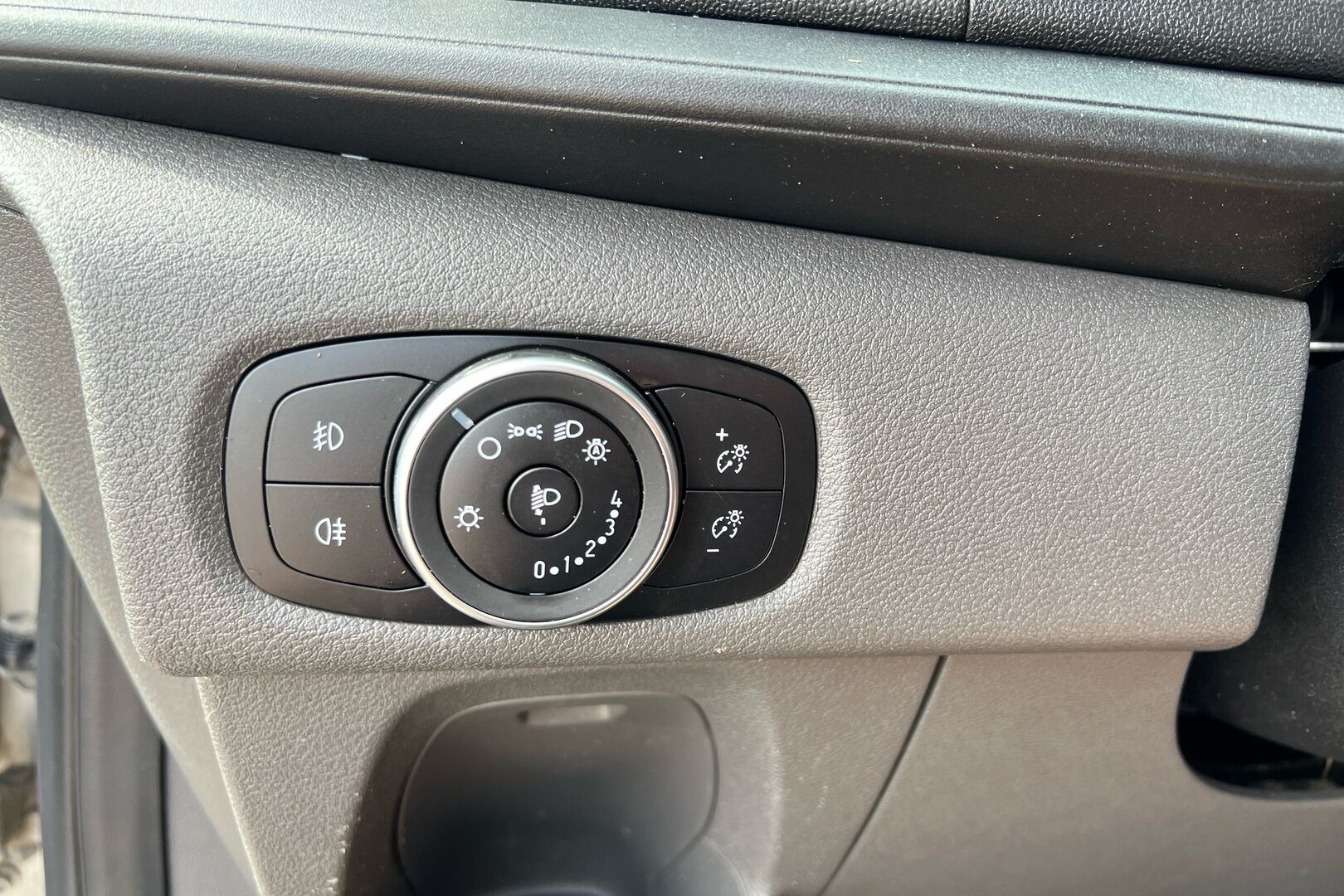 Ford Transit Custom iso kuva 19