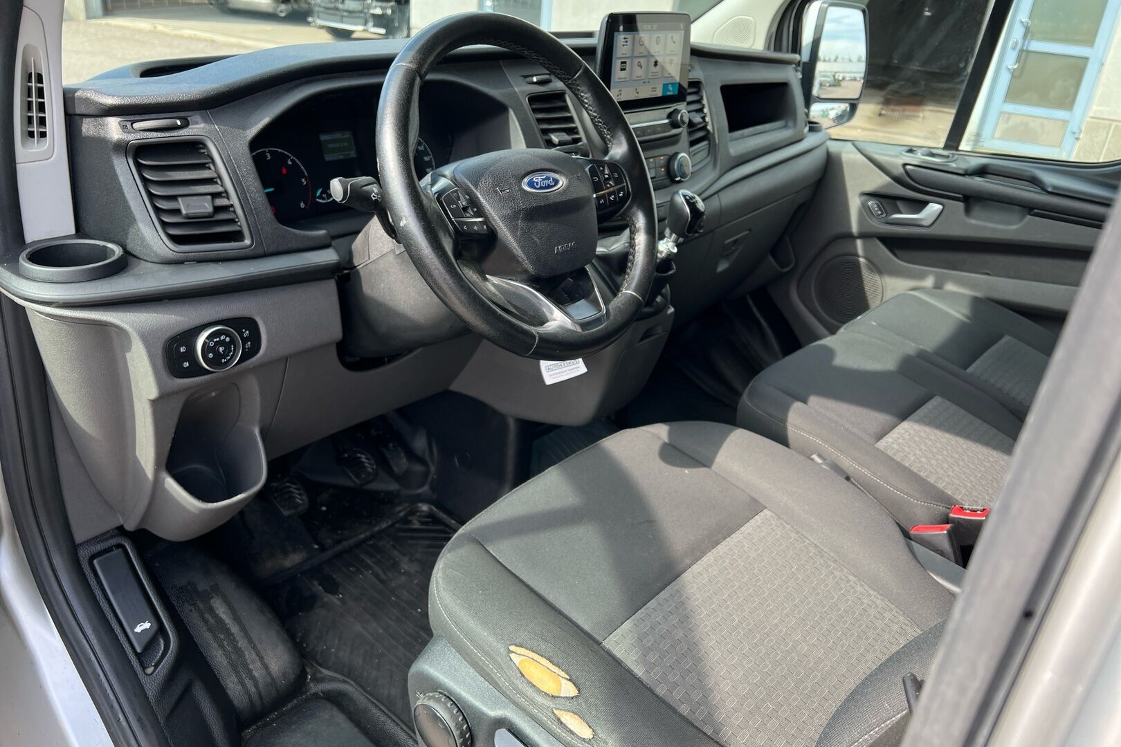 Ford Transit Custom iso kuva 7