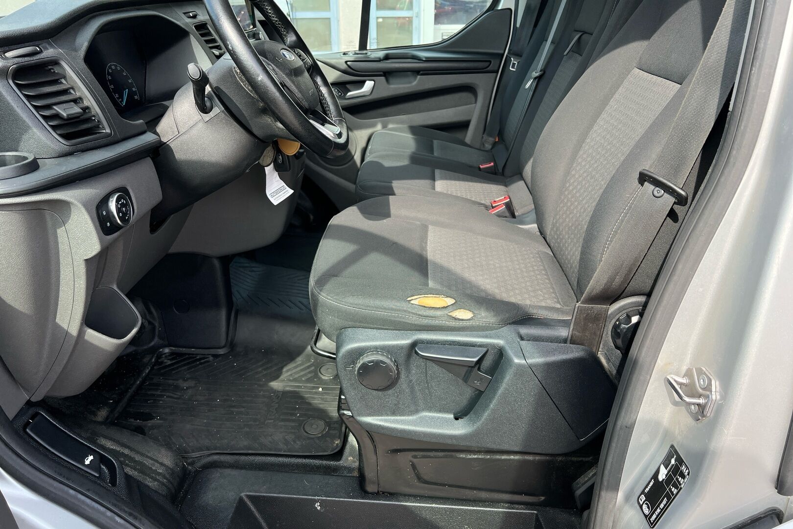 Ford Transit Custom iso kuva 8