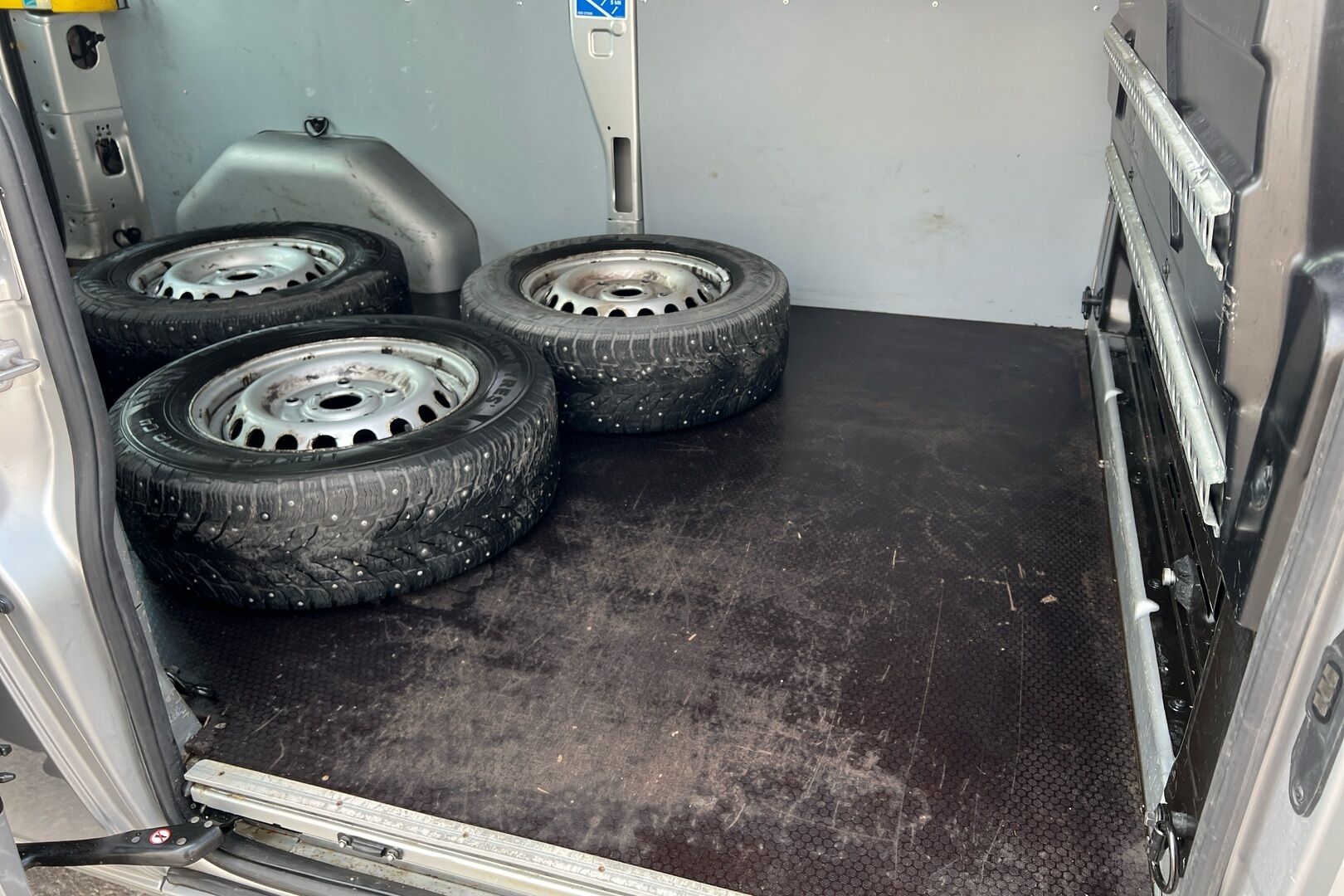 Ford Transit Custom iso kuva 9