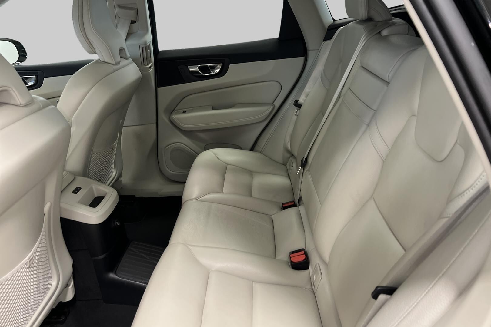 Volvo XC60 iso kuva 21