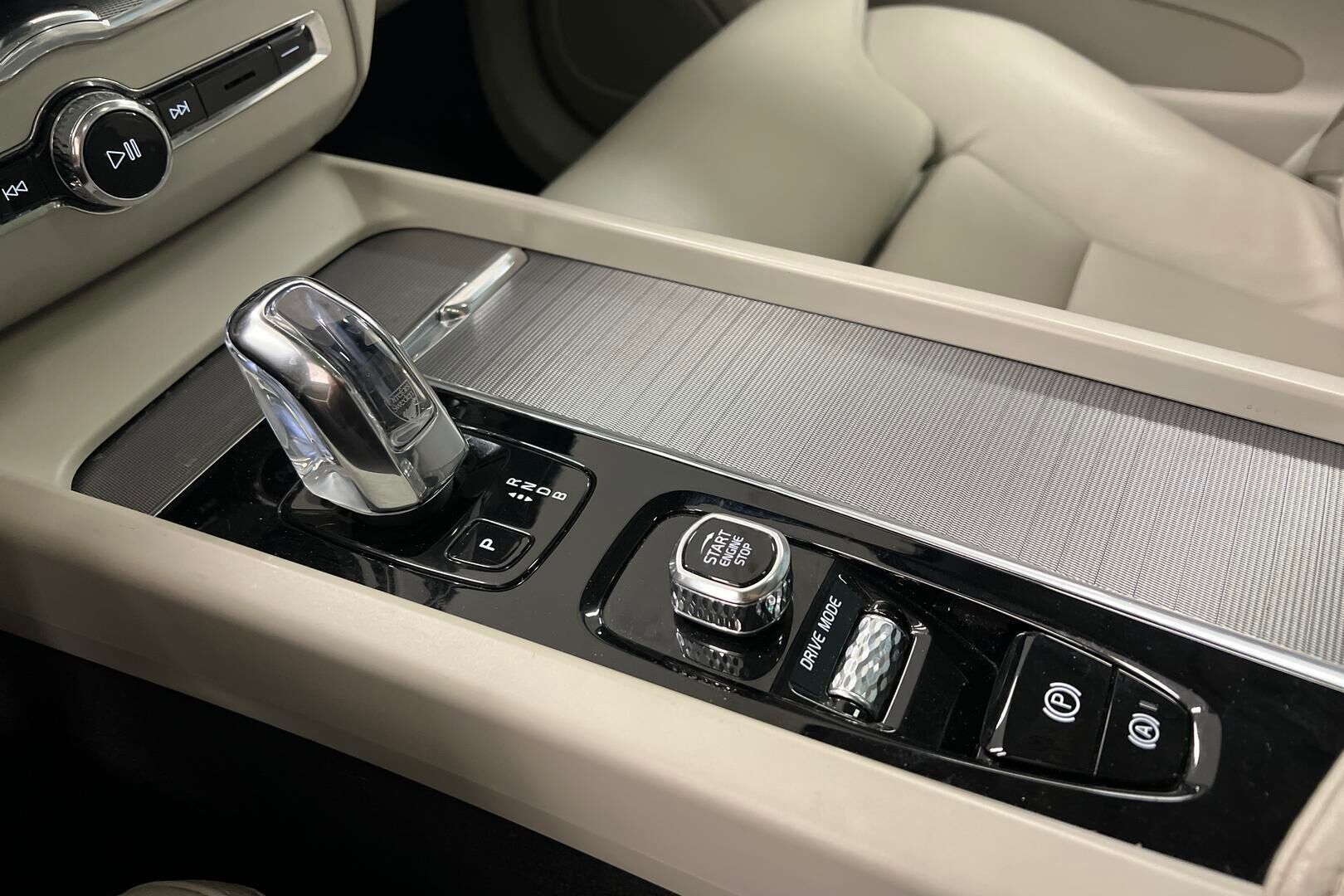 Volvo XC60 iso kuva 22