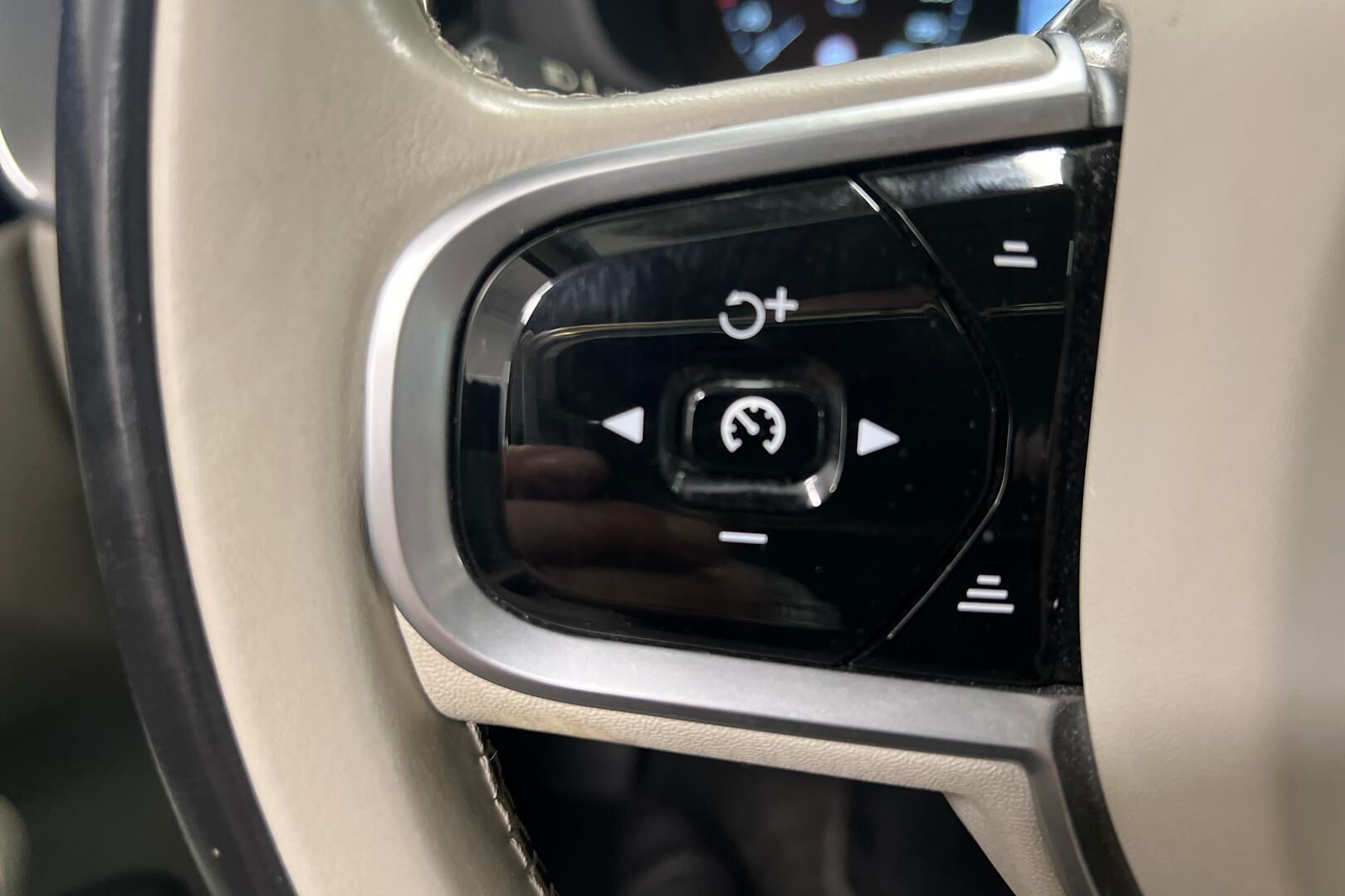 Volvo XC60 iso kuva 14