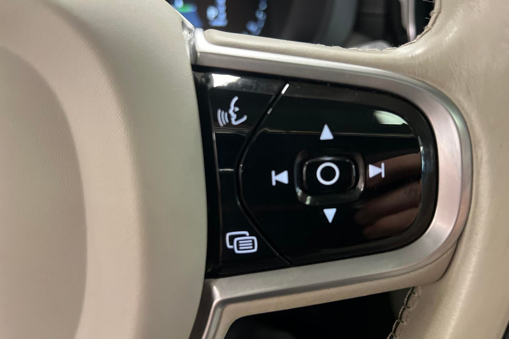 Volvo XC60 iso kuva 23