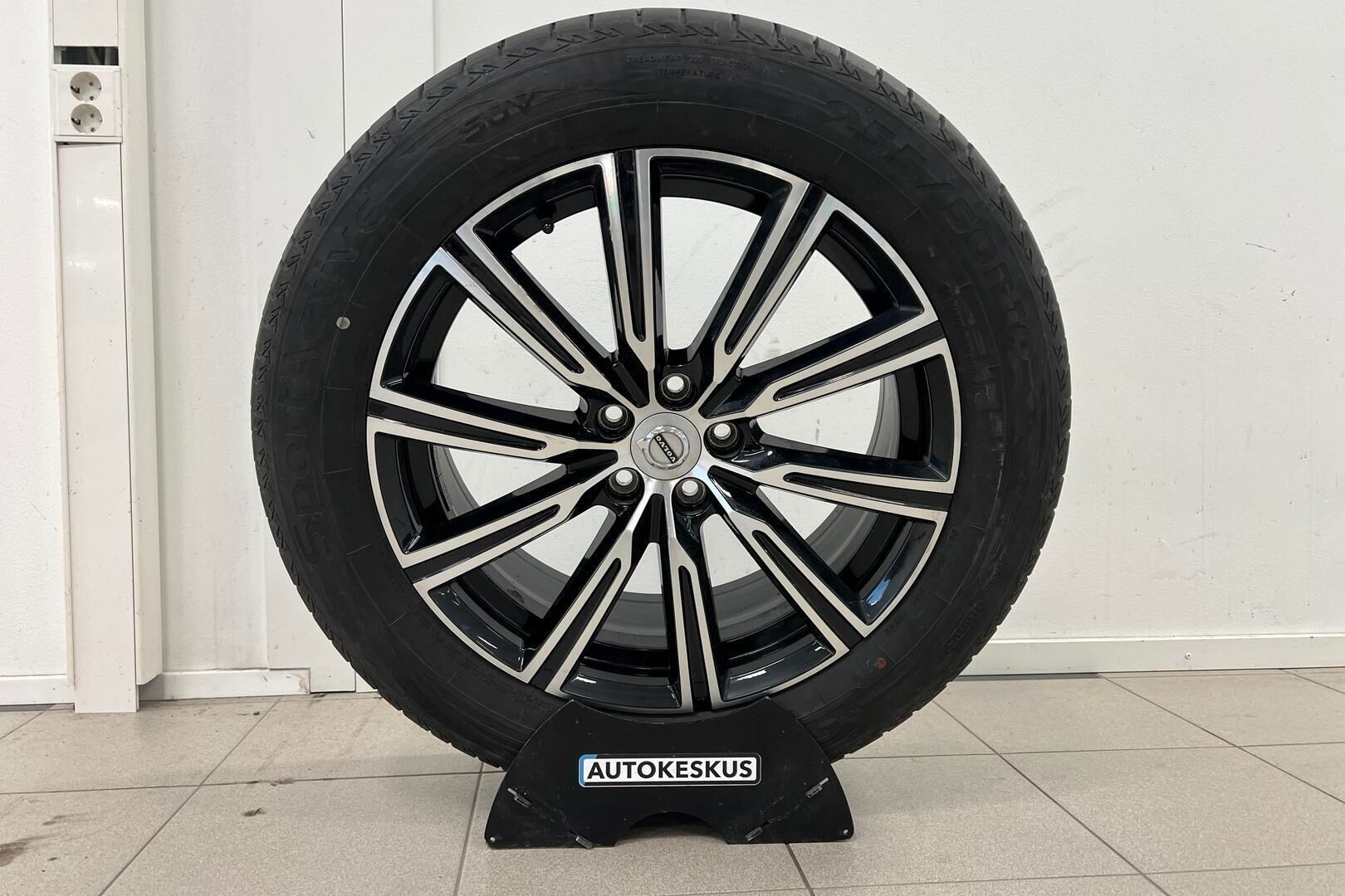 Volvo XC60 iso kuva 18