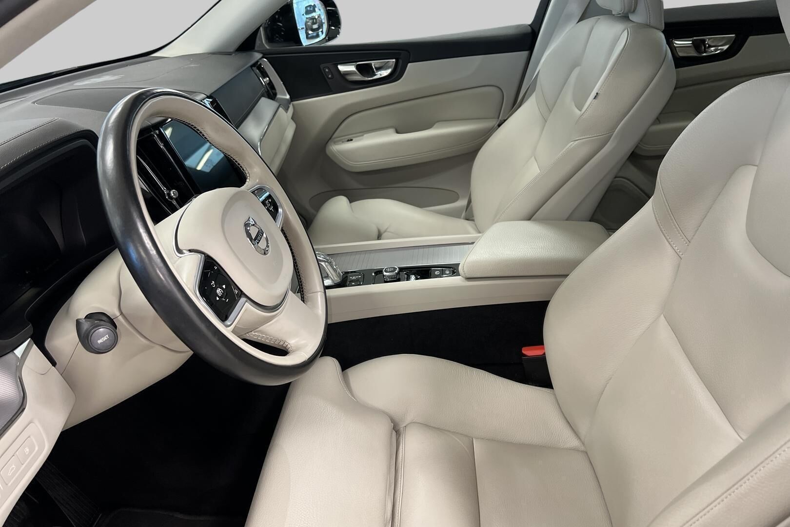 Volvo XC60 iso kuva 20