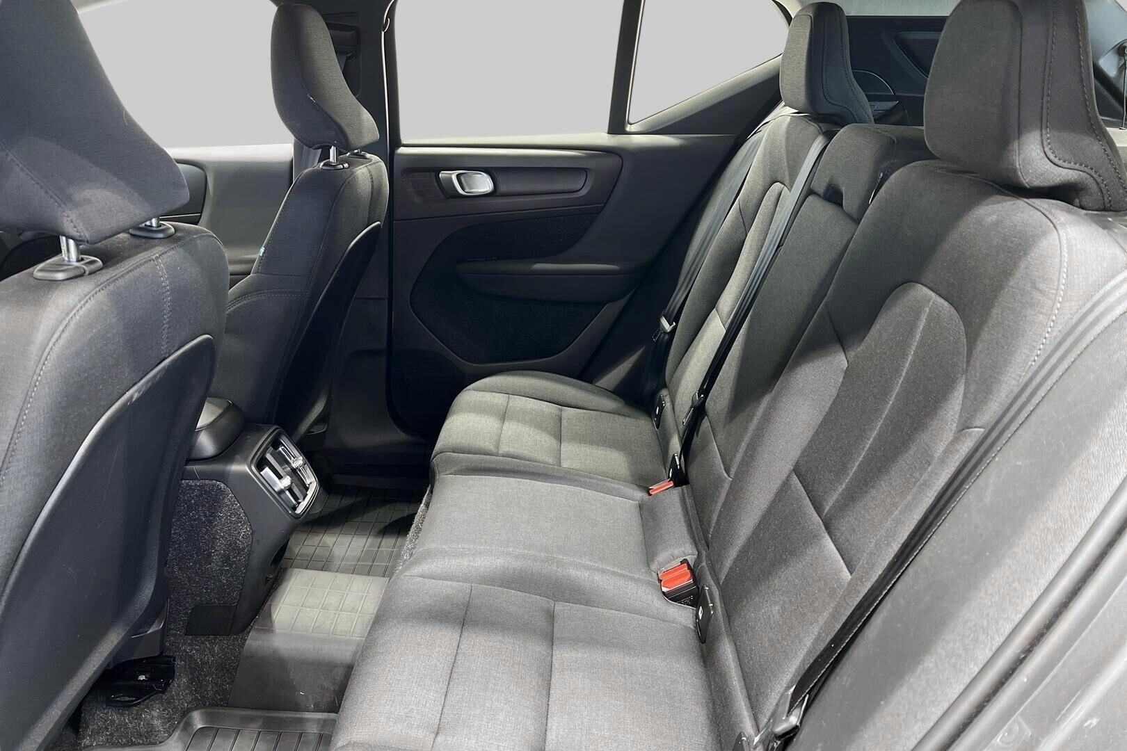 Volvo XC40 iso kuva 9