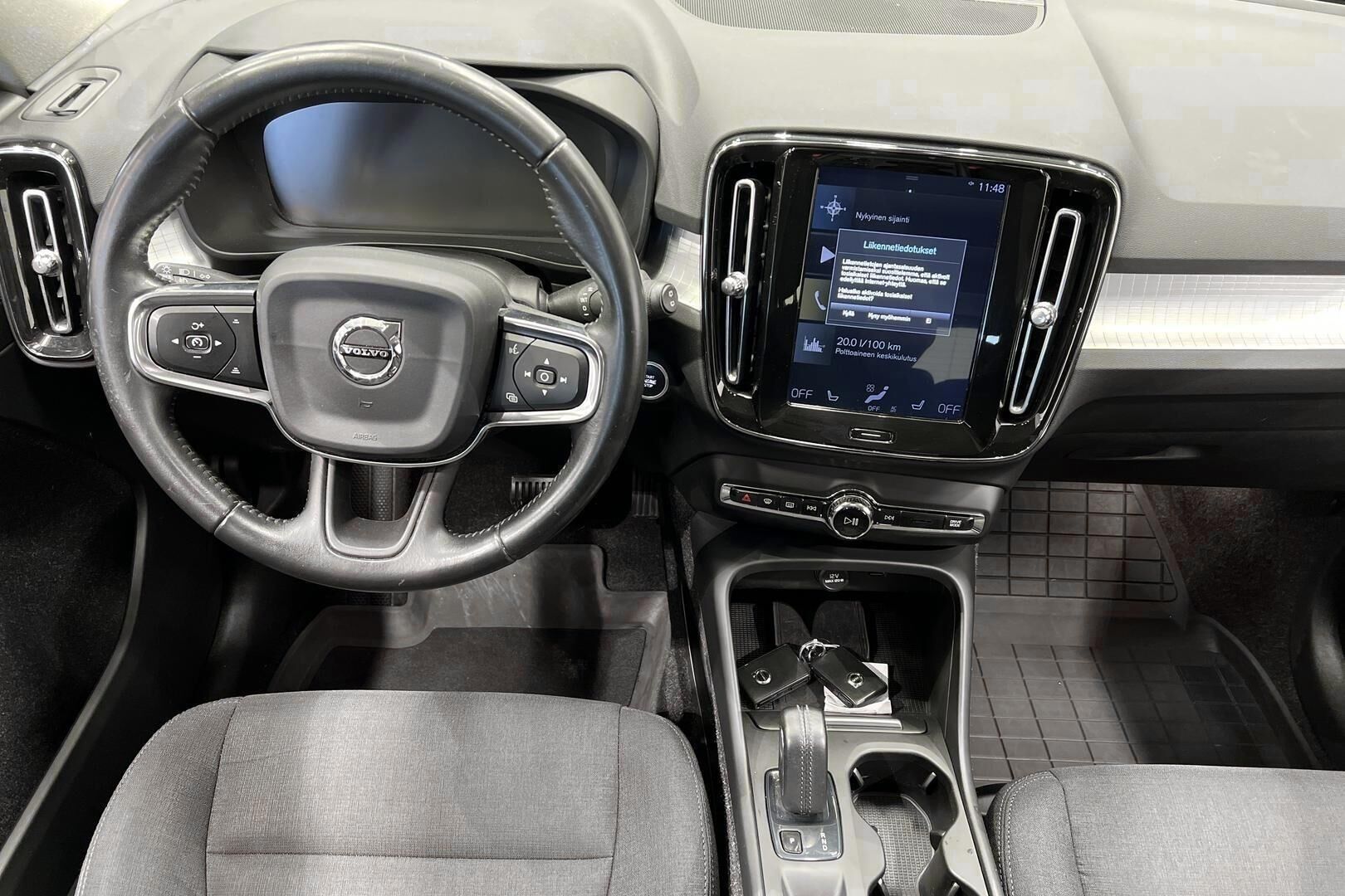 Volvo XC40 iso kuva 10
