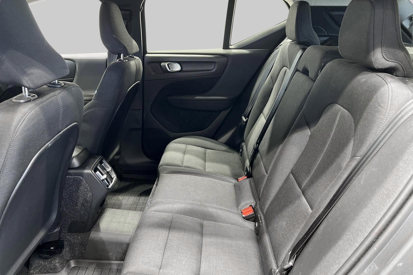 Volvo XC40 iso kuva 12