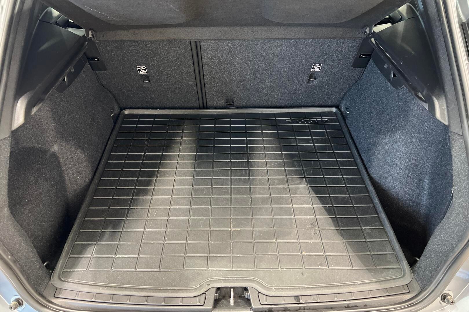 Volvo XC40 iso kuva 11