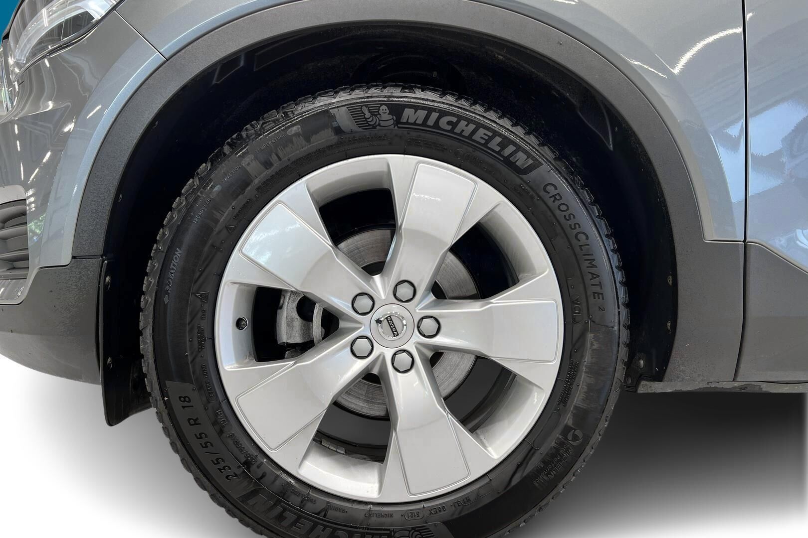 Volvo XC40 iso kuva 12