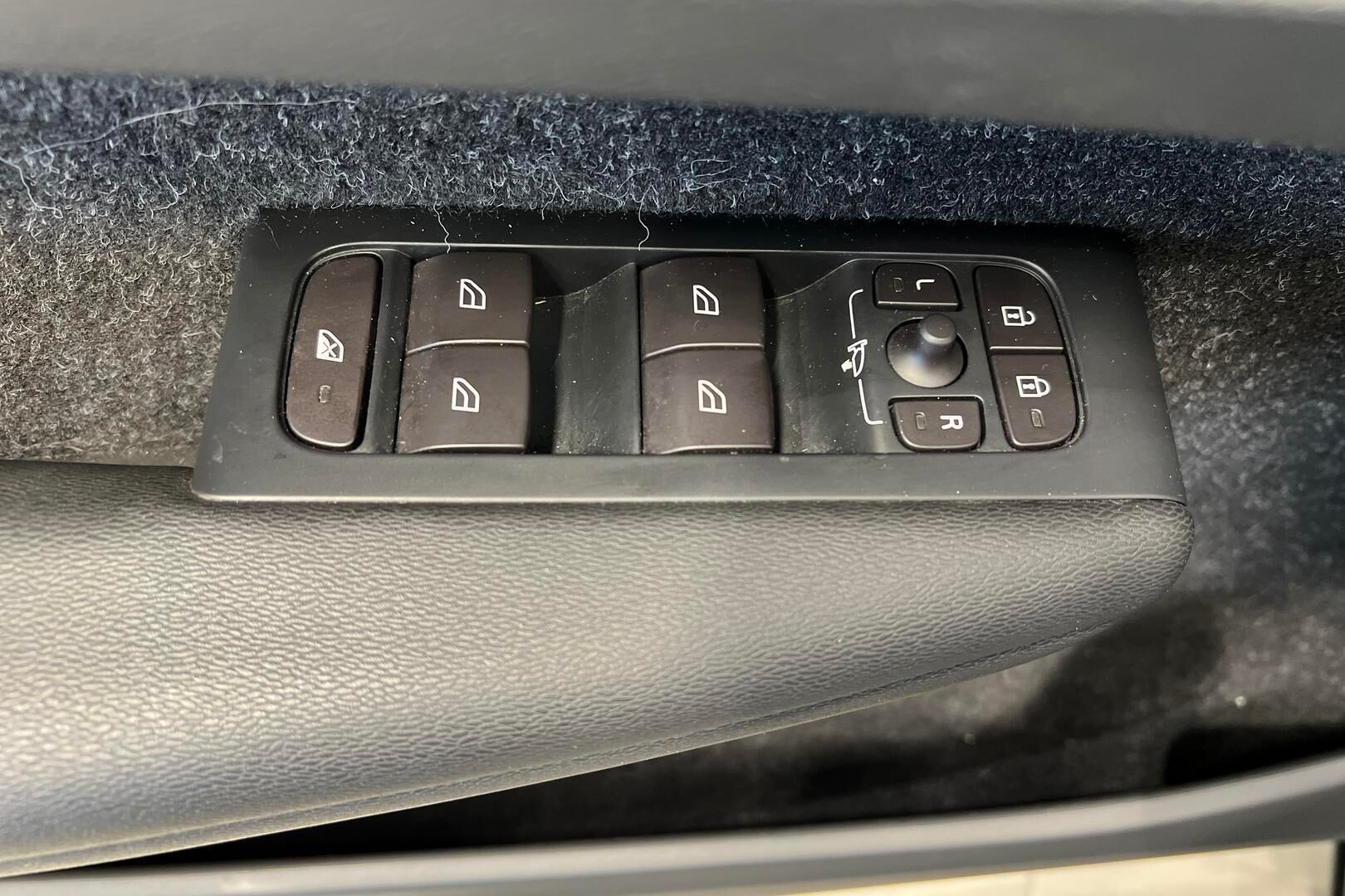 Volvo XC40 iso kuva 13