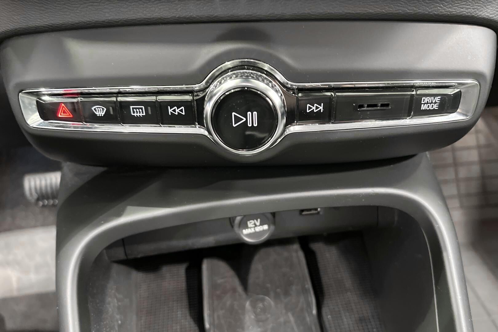 Volvo XC40 iso kuva 17
