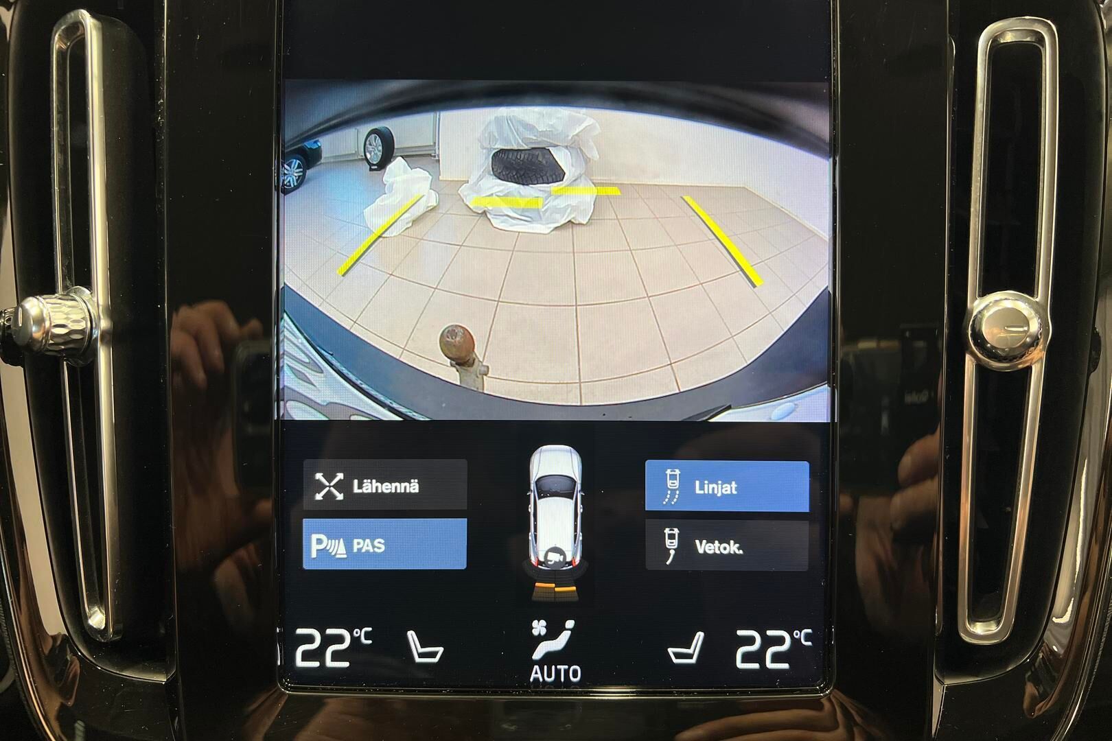 Volvo XC40 iso kuva 18