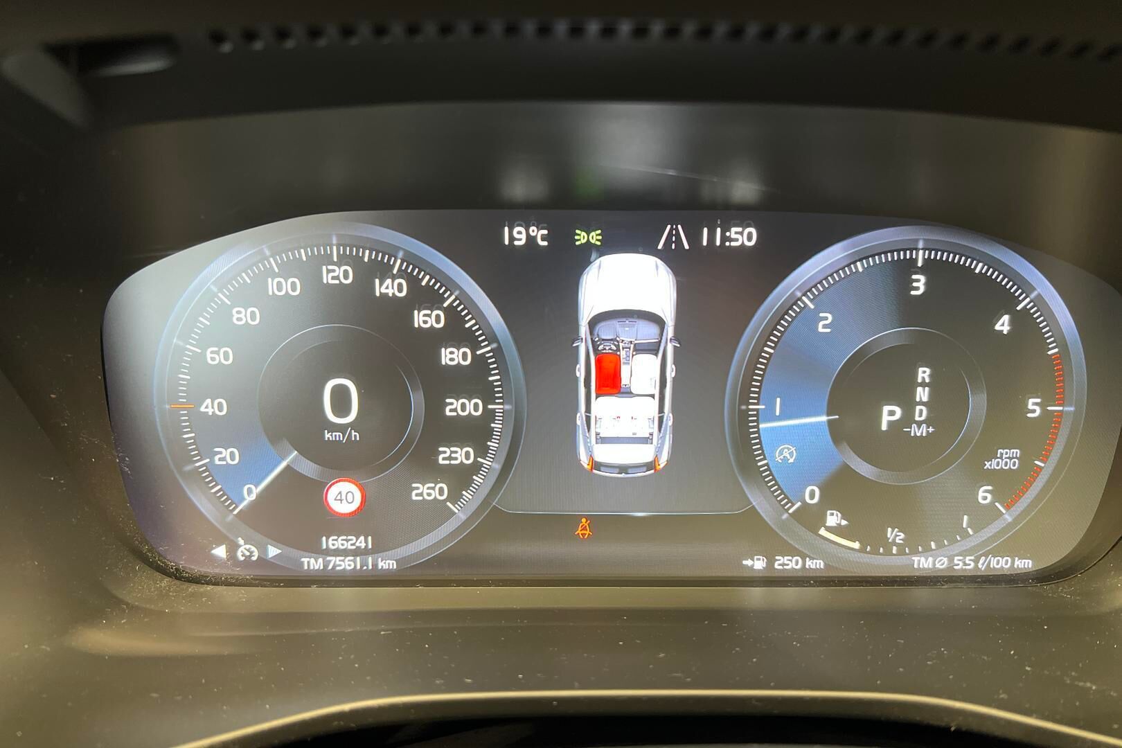 Volvo XC40 iso kuva 19