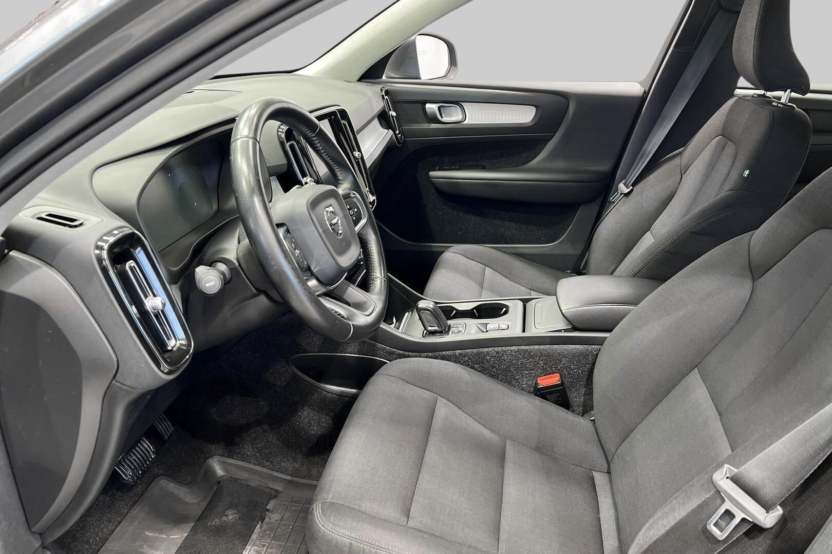 Volvo XC40 iso kuva 8