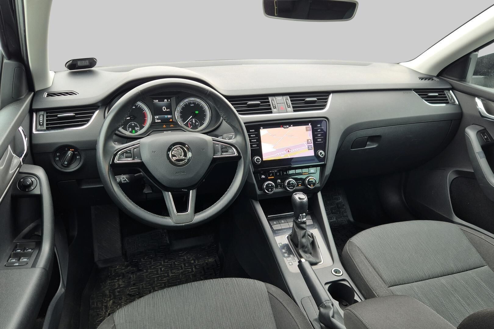 Skoda Octavia iso kuva 2