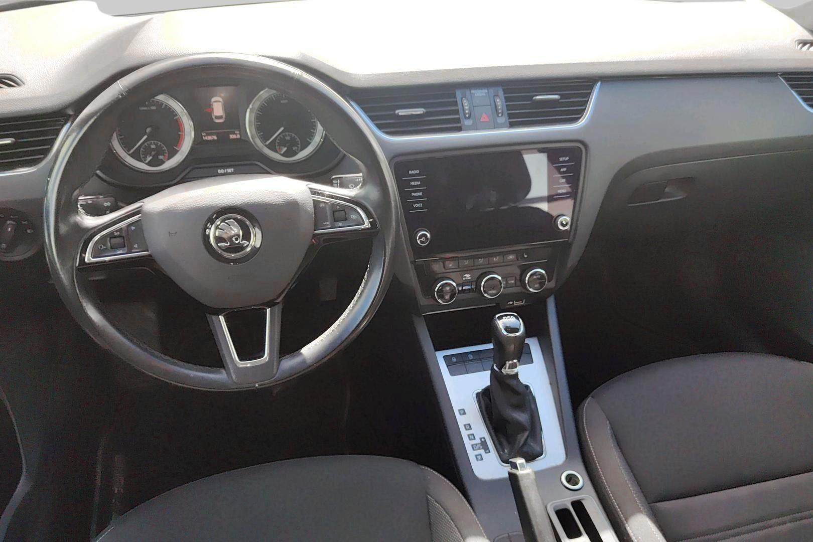 Skoda Octavia iso kuva 2