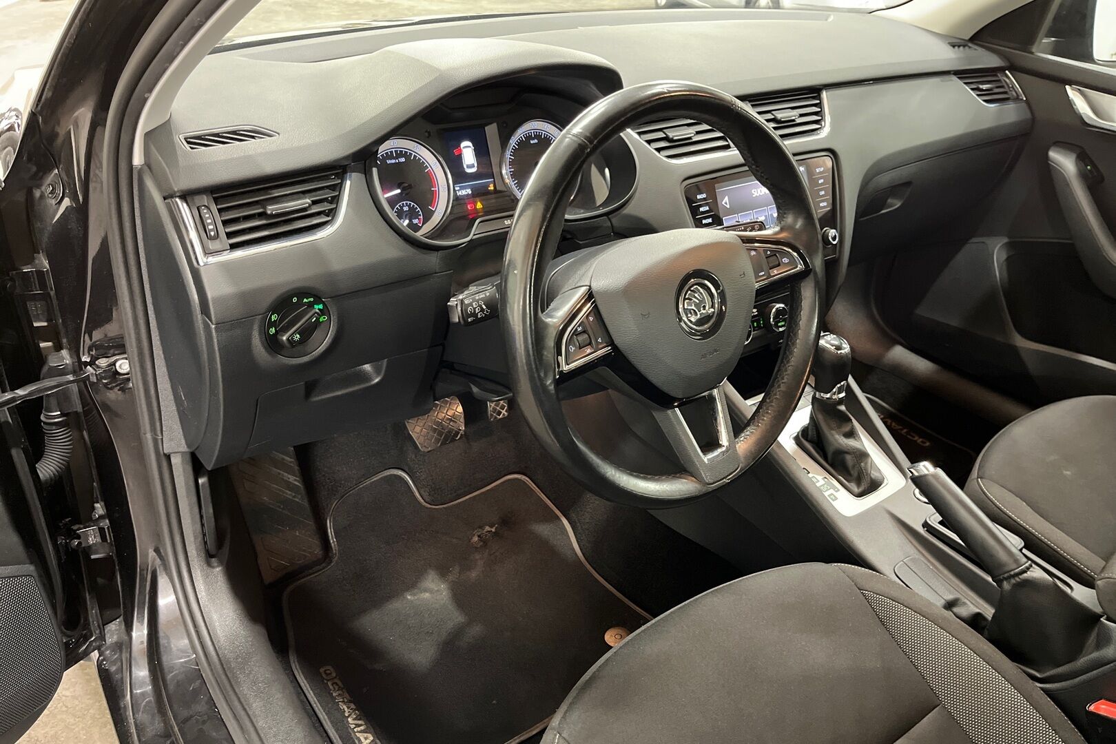 Skoda Octavia iso kuva 8