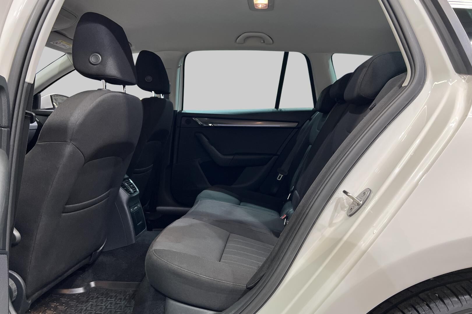 Skoda Octavia iso kuva 10