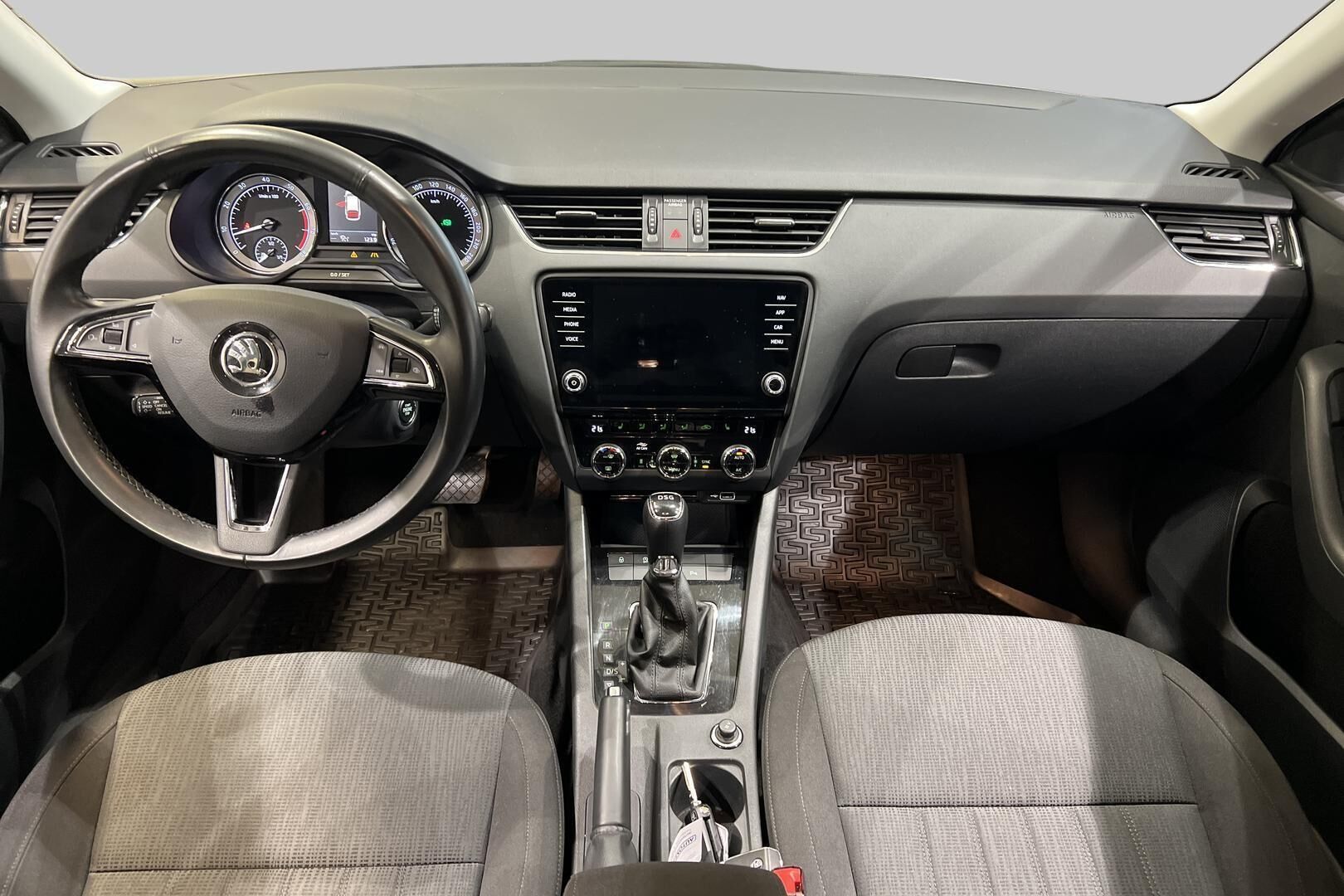 Skoda Octavia iso kuva 11