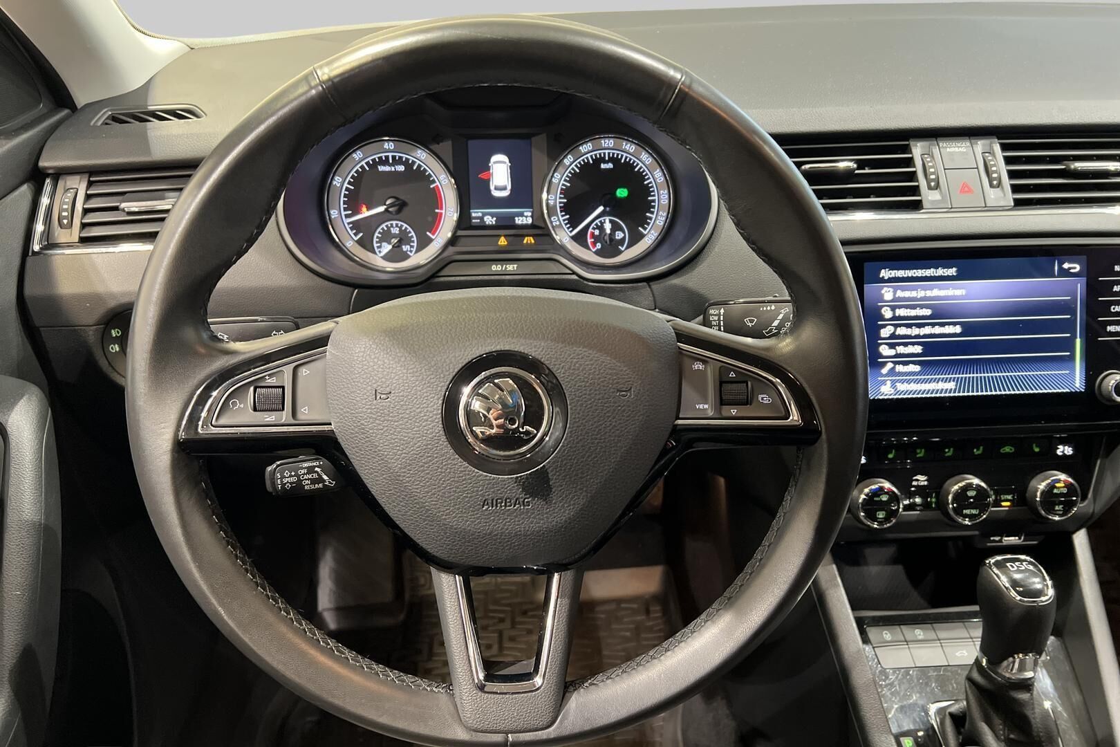 Skoda Octavia iso kuva 28