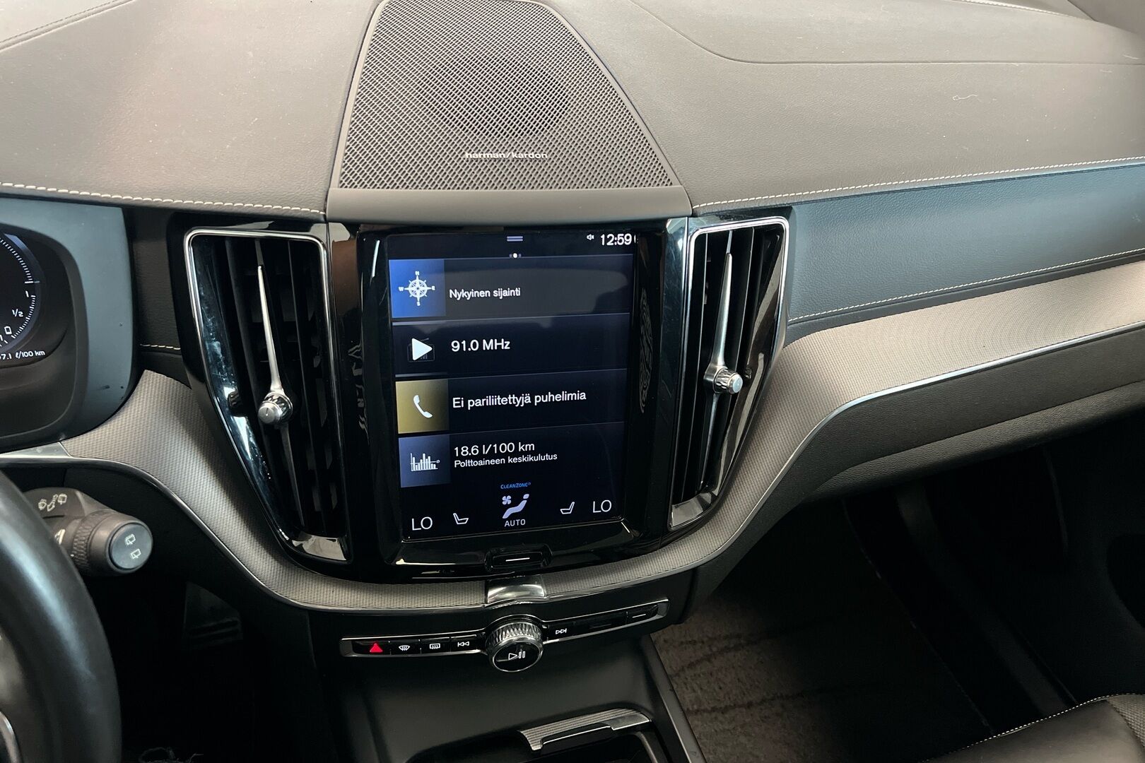 Volvo XC60 iso kuva 13