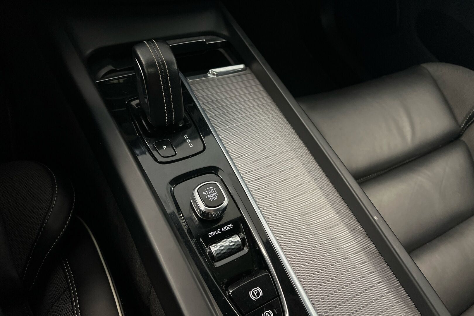Volvo XC60 iso kuva 14
