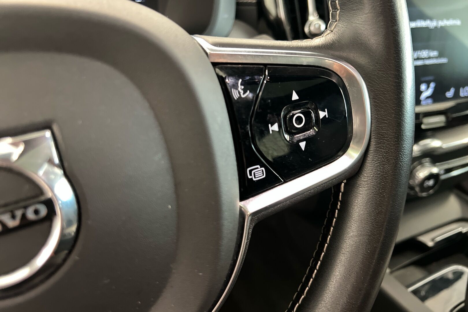 Volvo XC60 iso kuva 17